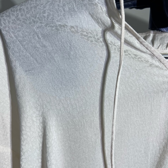 Express Women’s Textured Jacquard Ruffle Tie Neck Top NWT size Medium - Picture 7 of 9